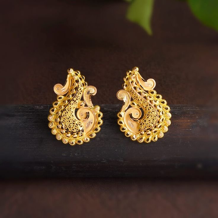 Lightweight Gold Earring