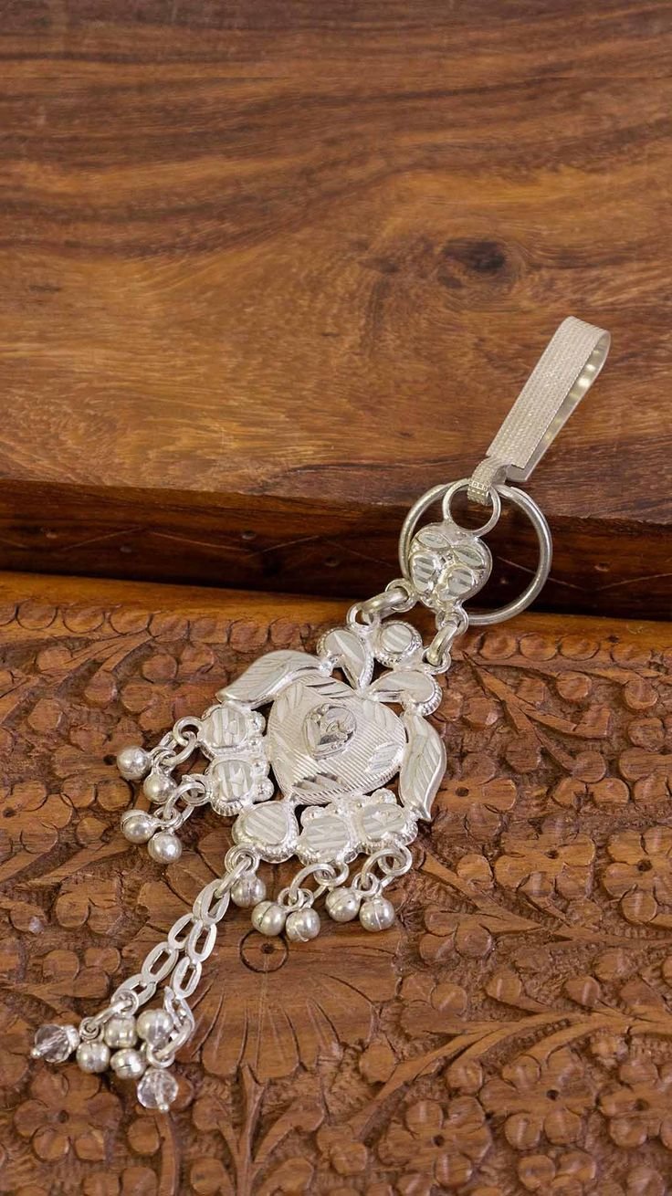 Decorative Silver Komor Key Chain Set