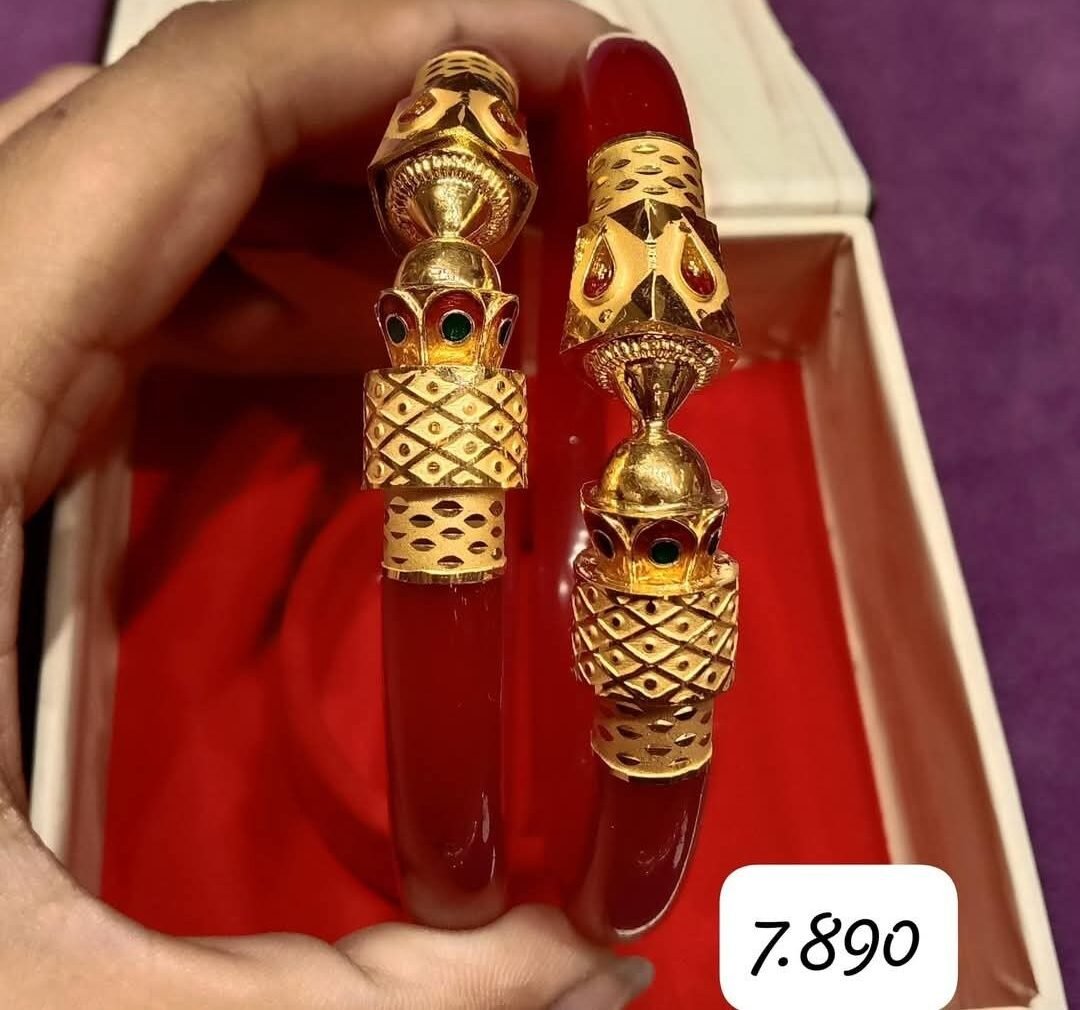 Exclusive Gold Pola Collection