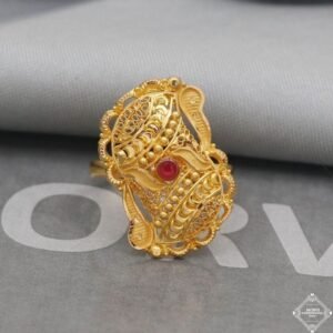 Minimalist Women’s Gold Band