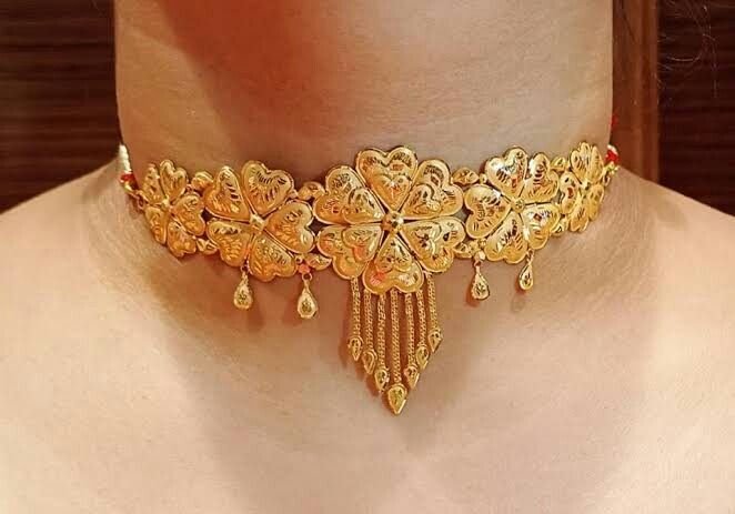 Party wear gold choker
