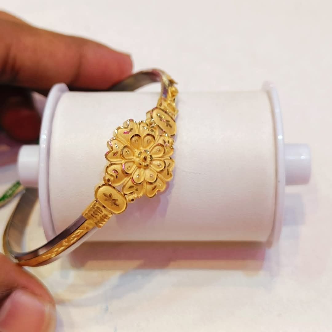 Exclusive Gold Noah Collection
