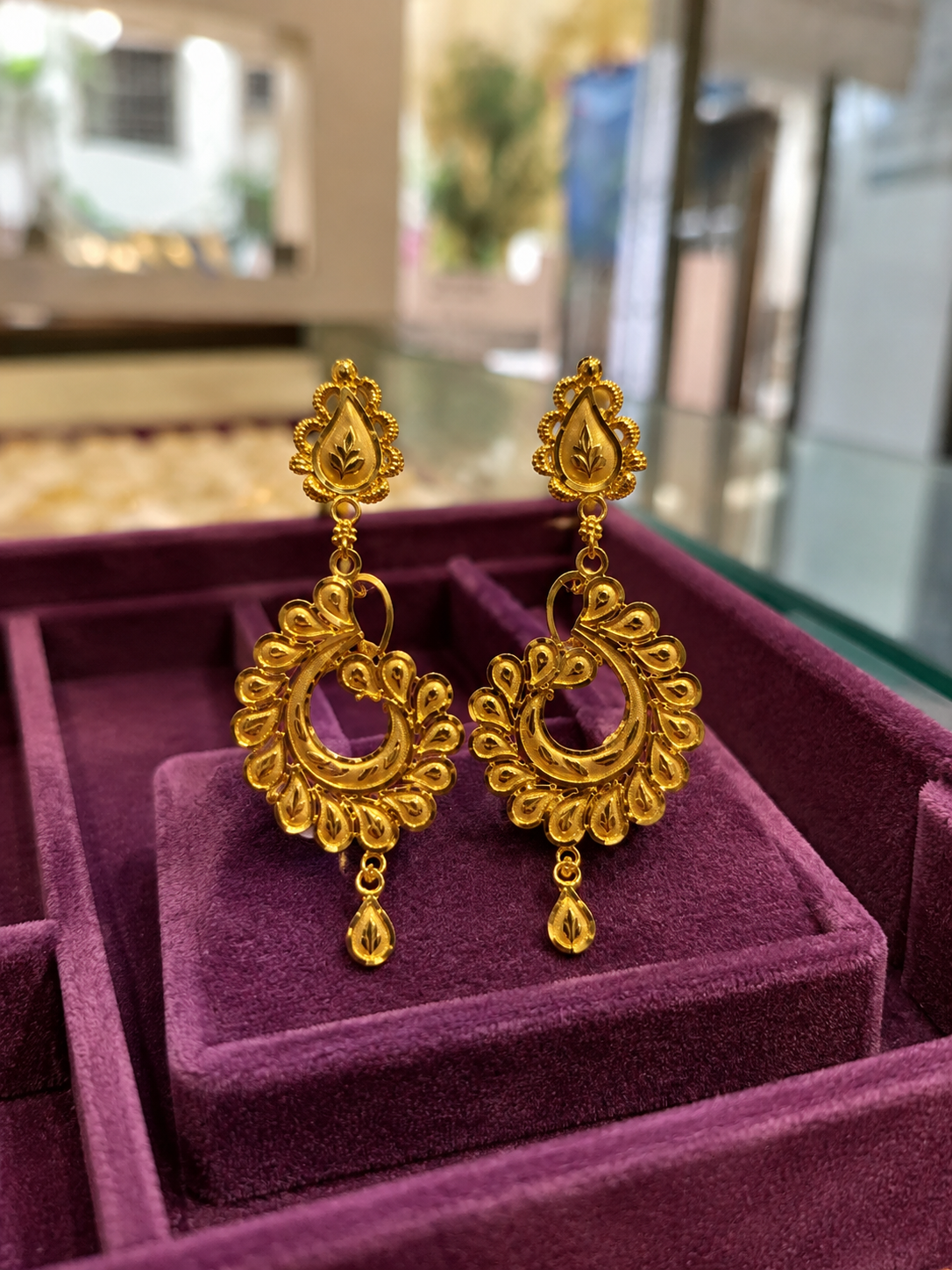 Elegant Gold Earring