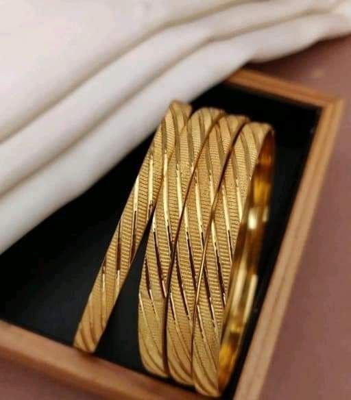 Premium Gold Churi