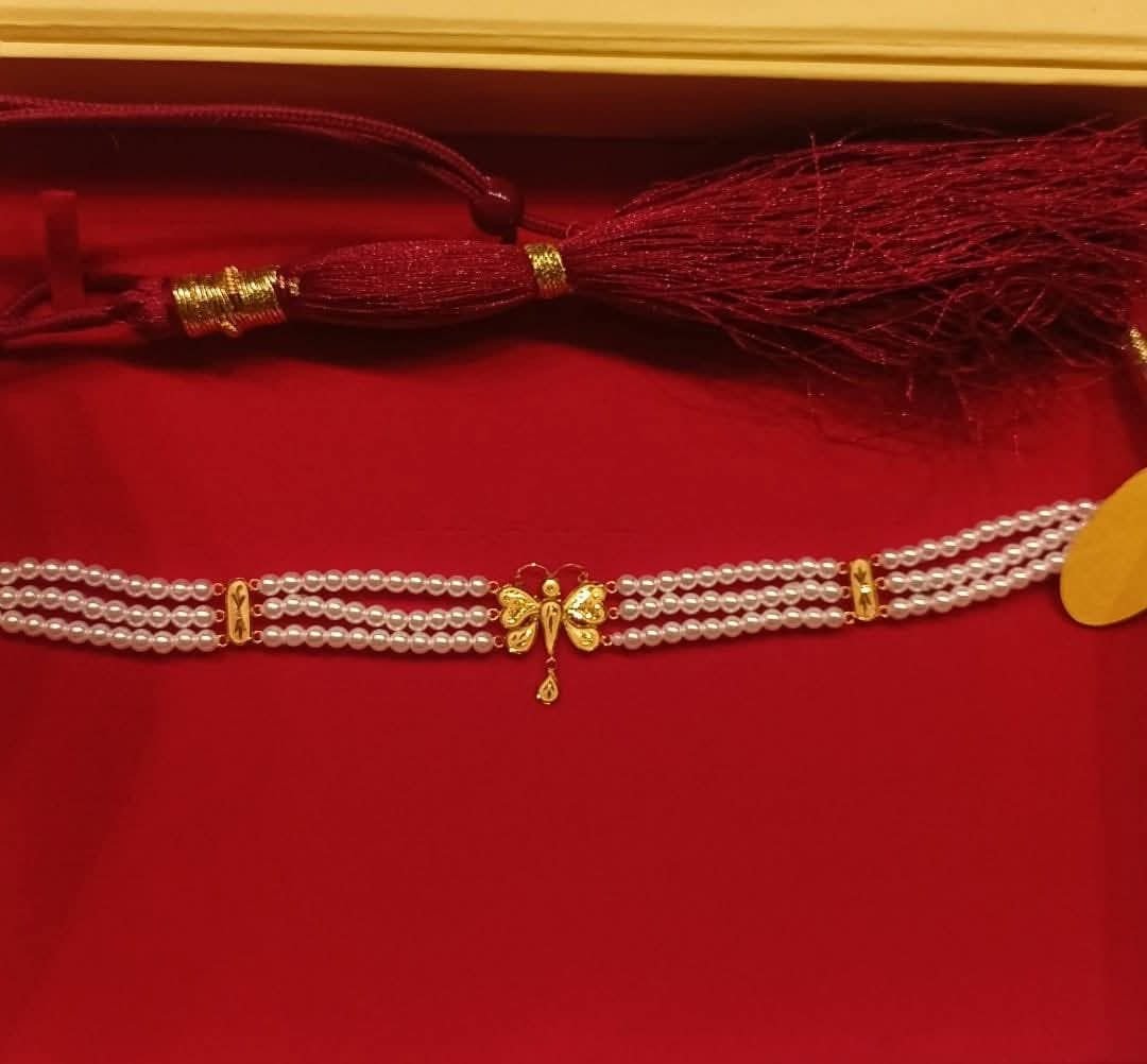 Pearl choker necklace